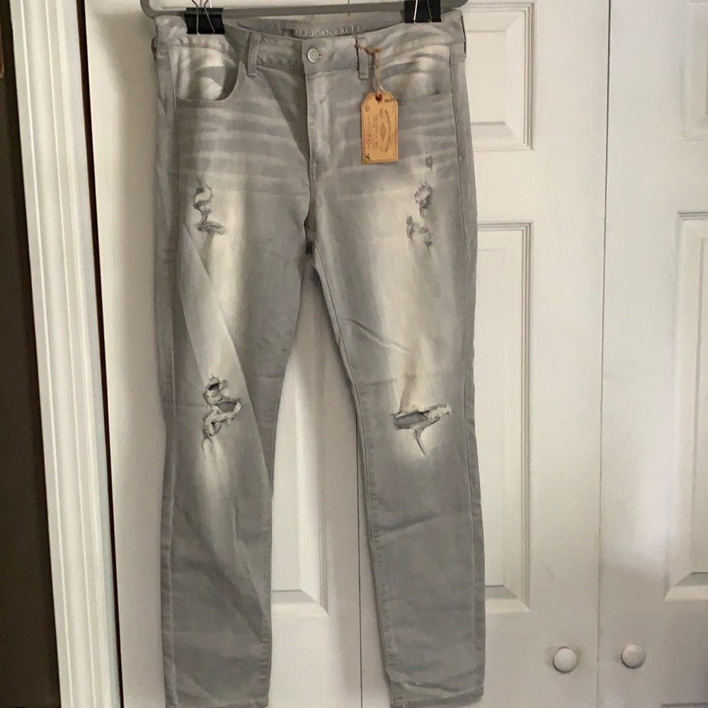 American Eagle Distressed Light Grey Skinny’s